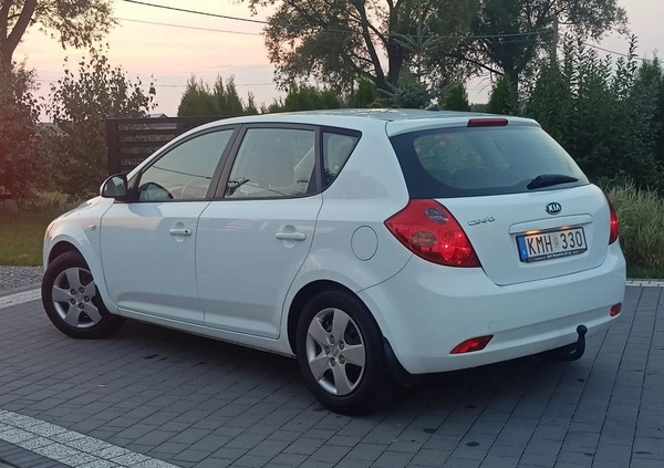 Kia Ceed cena 19800 przebieg: 157000, rok produkcji 2008 z Białobrzegi małe 254